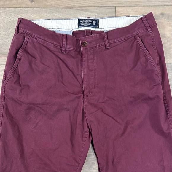 Abercrombie & Fitch Men's Kennan Straight Leg Burgundy Pants - Picture 3 of 9